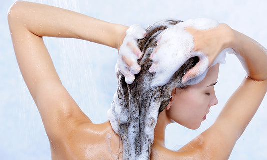 How To Fight Dandruff? Which Oil & Shampoo To Use?